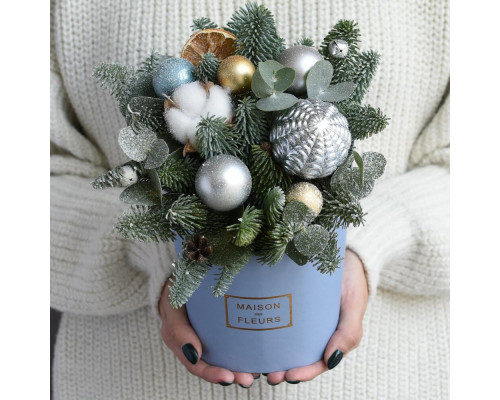 Новогодняя композиция в коробке «Небесный иней»