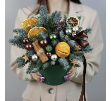 New Year's composition of nobilis in a hat box