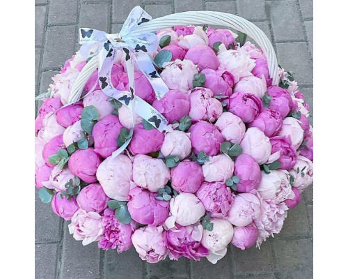Basket with peonies Basket with peonies