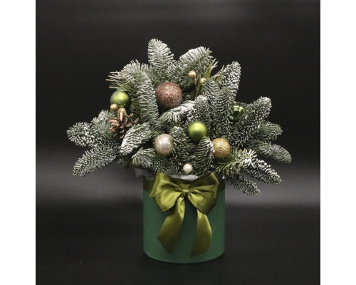New Year's composition of nobilis in a hat box "Green Gold"