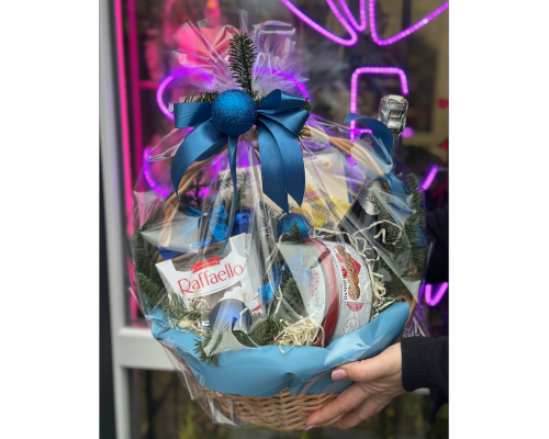 Gift basket in blue tones