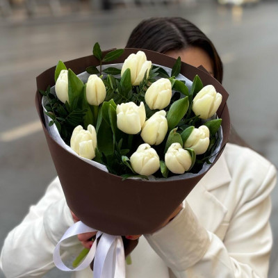 11 white tulips