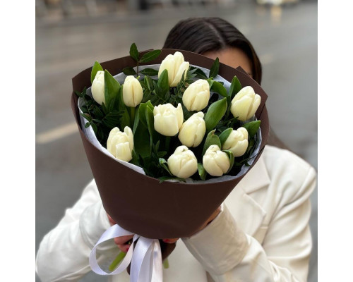 11 white tulips