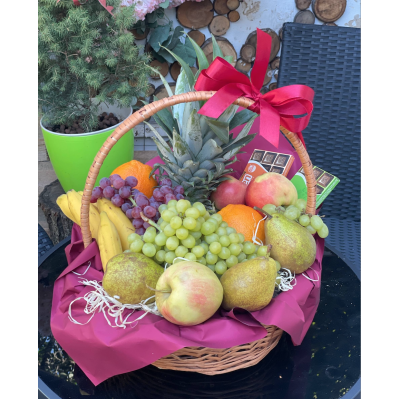 Fruit basket with chocolates