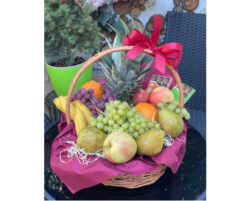 Fruit basket with chocolates