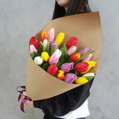 25 multicolored tulips