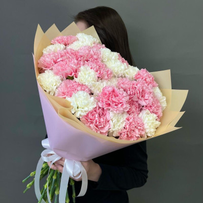 Букет з рожевих та білих гвоздик 31шт