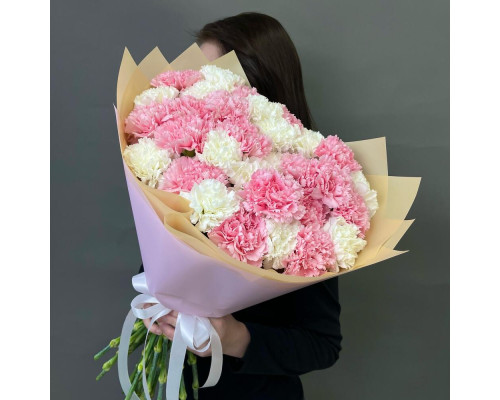 Букет з рожевих та білих гвоздик 31шт