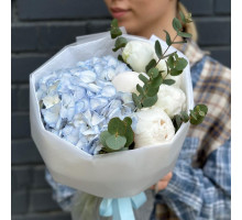 Bouquet with white peonies and hydrangea