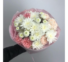 Букет из хризантемы и диантусов