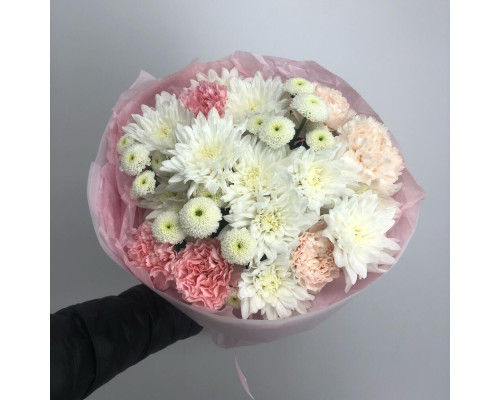 Bouquet of chrysanthemums and dianthus Bouquet of chrysanthemums and dianthus