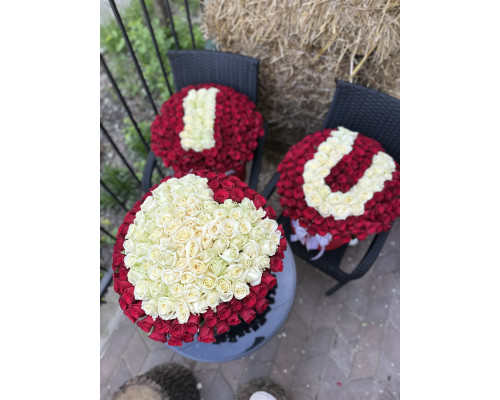Коробка с розами 450 шт I Love You Коробка с розами 450 шт I Love You