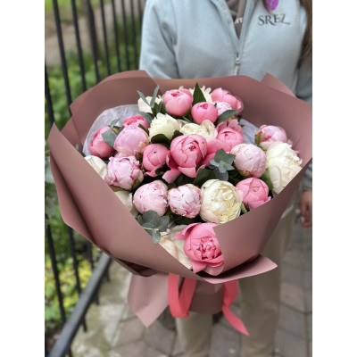 Букет 27 пионов