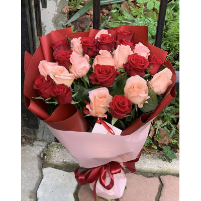 25 pink and red roses