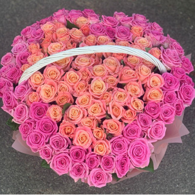 Basket with roses "Heart"