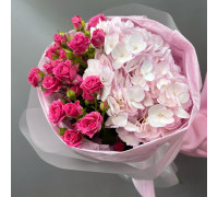 Bouquet of spray roses and hydrangea "Barbie"