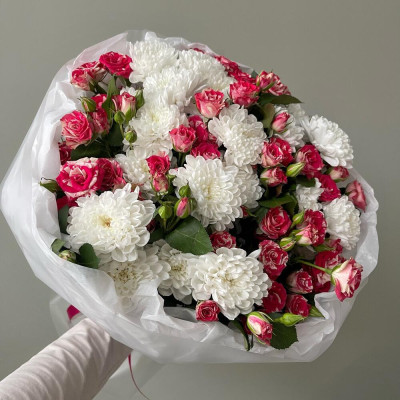 Bouquet "Wings of Love" with chrysanthemum and bush rose