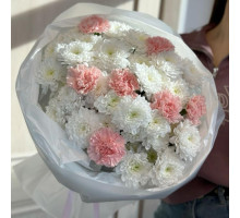 Bouquet with chrysanthemums and carnations