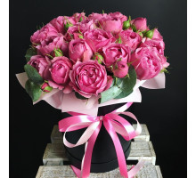 Коробка из 9 пионовидных роз
