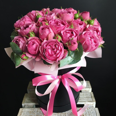Коробка из 9 пионовидных роз